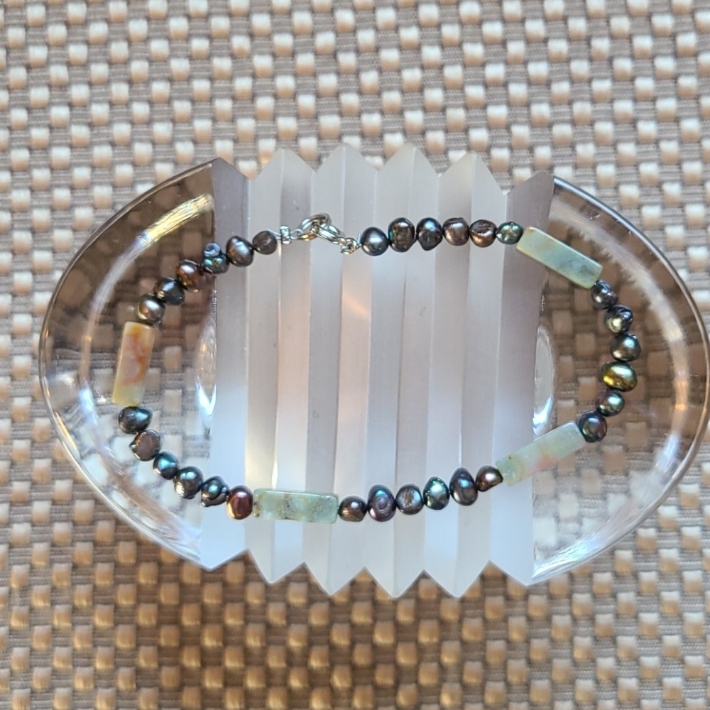 Vintage natural pearl and green agate bracelet
